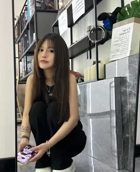 新区舌吻嫩妹
