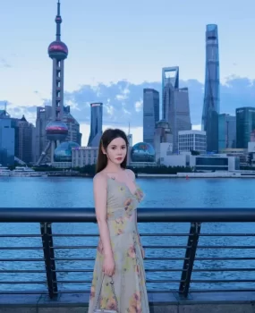 体验美艳风情TS龙儿