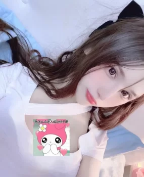 在公司上班挖掘出来的一个兼职财务小姐姐