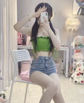 极品身材翘臀00后卫校小学妹任何姿势都配合