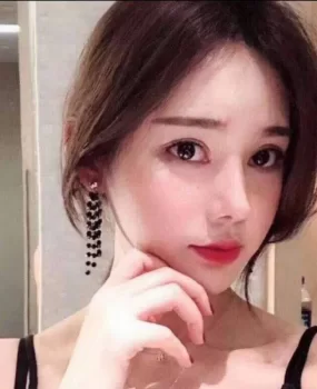 一个不错的妹子 很骚