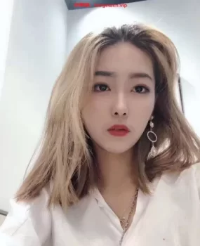 找到个刚下海不就的空姐，非常敏感，很快高潮